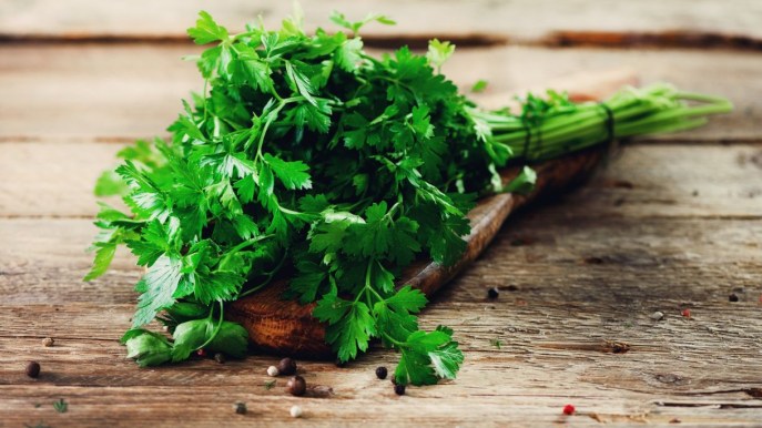 Prezzemolo: tutti i buoni motivi per metterlo ovunque