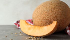 Non buttate i semi di melone, fanno bene