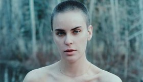 Tallulah Willis, rasata come mamma Demi Moore in “Soldato Jane”