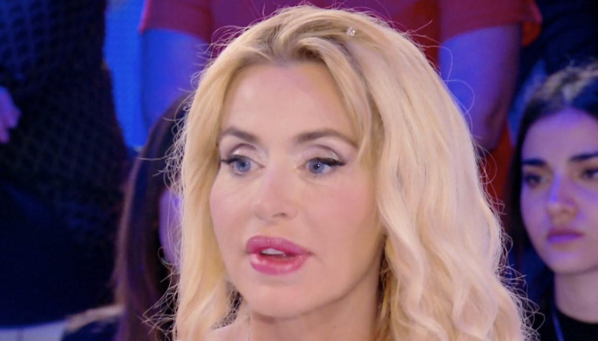 Live, la Marini si confessa sul fidanzato e fa arrabbiare la D’Urso