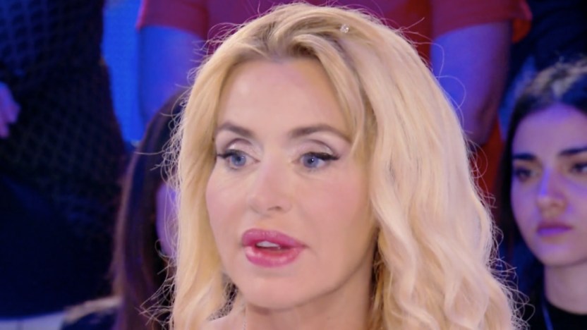 Live, la Marini si confessa sul fidanzato e fa arrabbiare la D’Urso