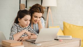 Mappe di carta e video per studiare Italiano