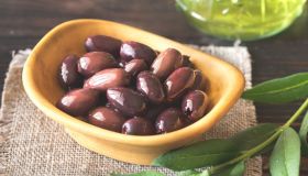 Olive Kalamata, buone anche a dieta