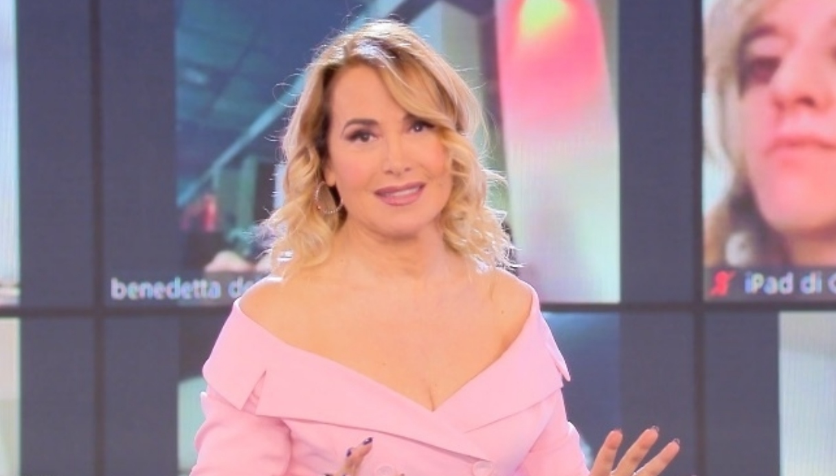 Pomeriggio Cinque chiude, la D’Urso si commuove e conferma il ritorno a settembre