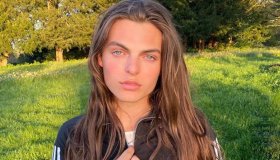 Damian, il figlio clone di Liz Hurley: video dalla quarantena dorata