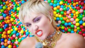 Miley Cyrus, ogni taglio diventa iconico. Gli incredibili cambi di look