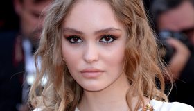 Lily Rose Depp compie 21 anni, ed è finalmente felice