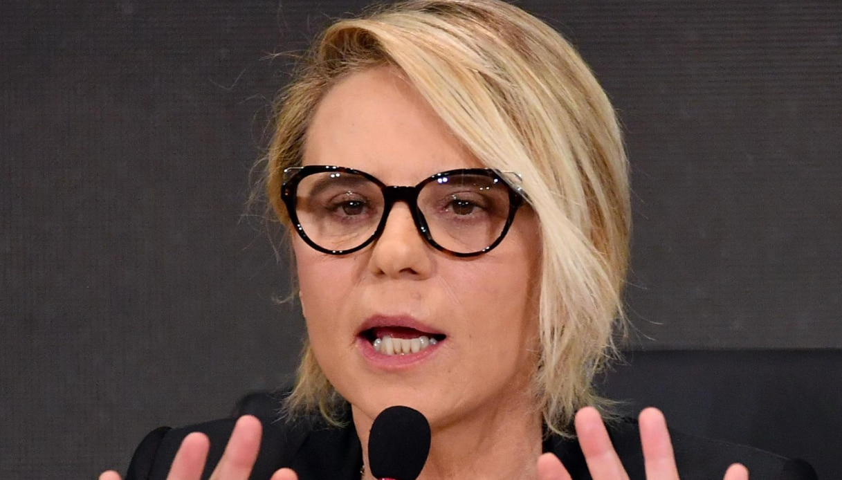 Amici 2021, provvedimento disciplinare: maglie sospese, lacrime e rabbia