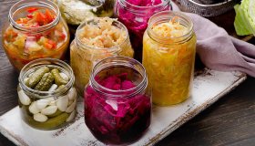 Verdure fermentate: perché fanno bene e come realizzarle