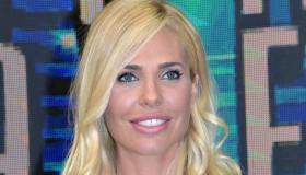 Ilary Blasi cambia look e pubblica i messaggi privati di Totti