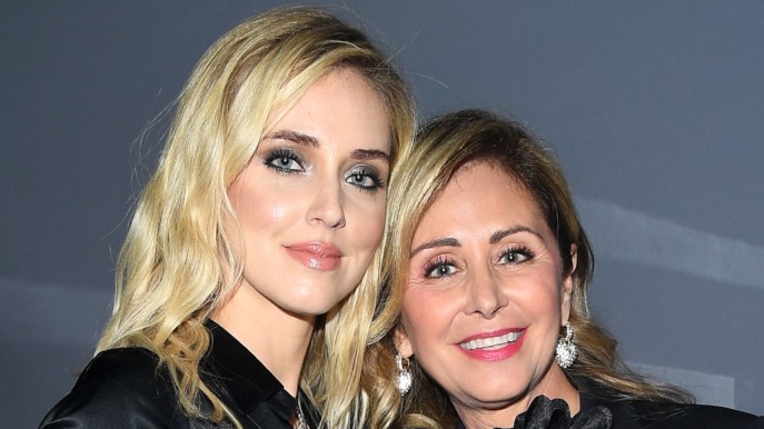 La mamma di Chiara Ferragni splendida in bikini a 56 anni