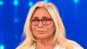 Mara Venier mostra il piede fratturato su Instagram e Domenica In è a rischio