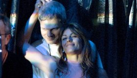 Morto suicida Steve Bing, ex di Liz Hurley e padre di suo figlio Damian