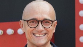 Alfonso Signorini in montagna con Clizia Incorvaia e Paolo Ciavarro: frecciatina a De Martino