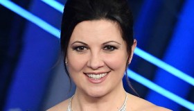 Amadeus, Giovanna Civitillo presa di mira su Instagram: la replica dell’ex ballerina