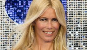 Claudia Schiffer compie 50 anni: “Non cerco di sembrare più giovane”