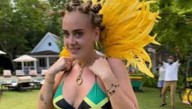 Adele in bikini e leggings su Instagram sfoggia un fisico perfetto