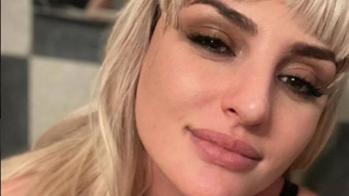Arisa cambia look: bionda e con i capelli lunghi su Instagram