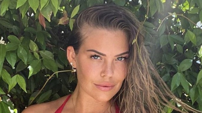 Costanza Caracciolo mostra il fisico dopo il parto: in bikini è bellissima