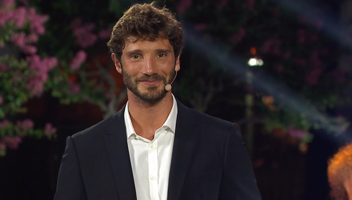 Festival di Castrocaro, Stefano De Martino vince la sfida senza Belen. Ed è un successo