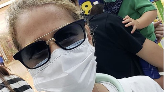 Lo sfogo di Heather Parisi: “Obbligati a nasconderci dietro la maschera”