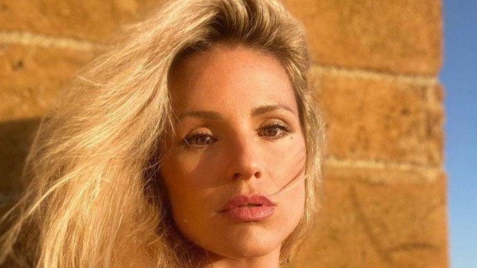 Michelle Hunziker bellissima con Aurora, vacanza da sogno in Sicilia