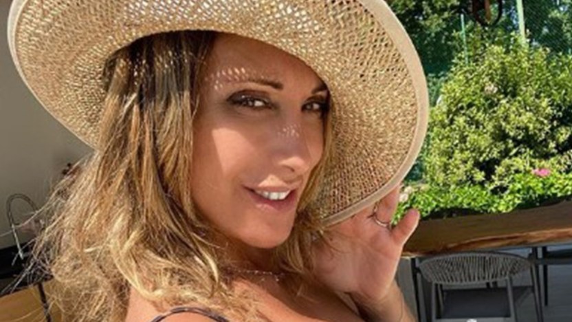 Sabrina Salerno senza trucco e in bikini a 52 anni è splendida: nessuna bella come lei