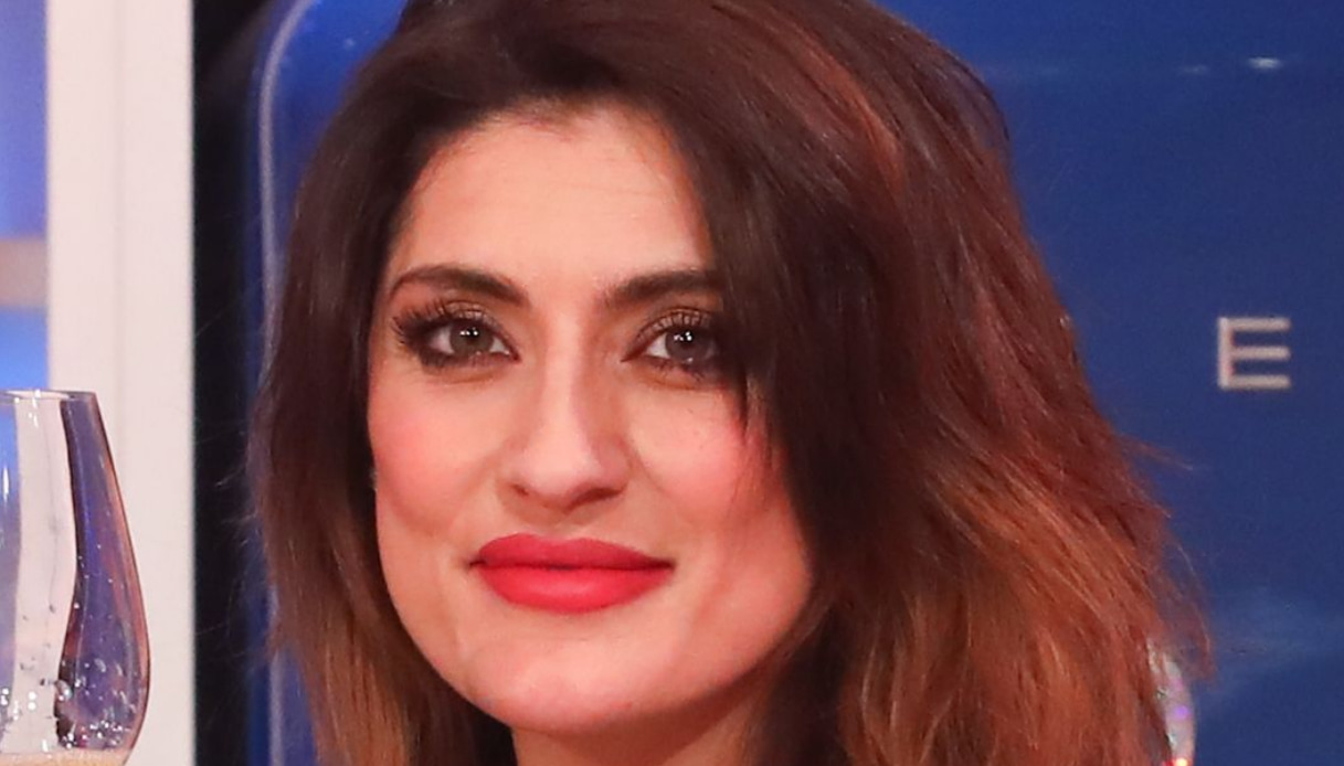 Elisa Isoardi e Raimondo Todaro mano nella mano: il feeling a Ballando continua