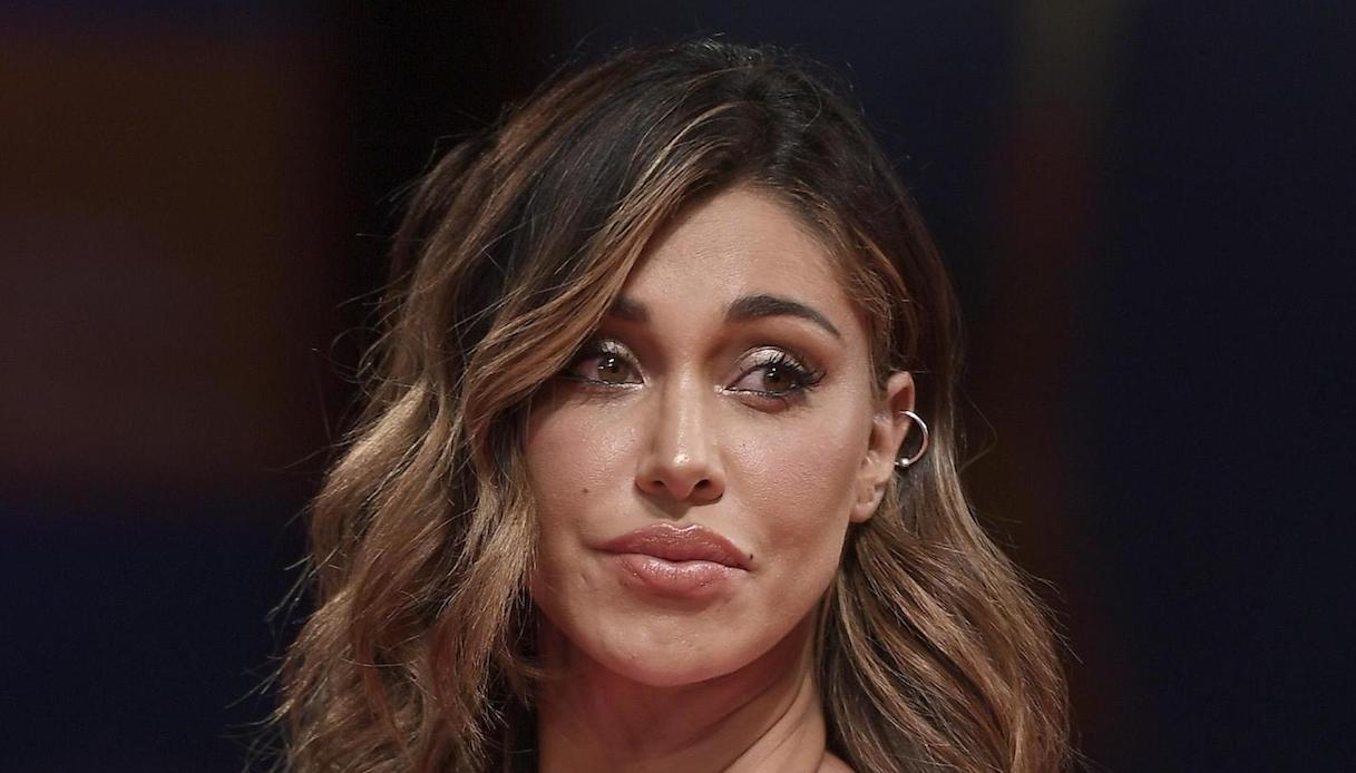 Belen studia per diventare cantante e con Antonino Spinalbese non si nasconde più