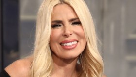 Loredana Lecciso, bikini rosso su Instagram. In piscina è un incanto