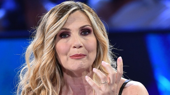 Lorella Cuccarini replica a Zorzi: “Mai discriminato i gay. Ma non gli strizzo l’occhio”