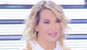 Domenica Live, Simone Sabani ricorda papà Gigi e la D’Urso si emoziona