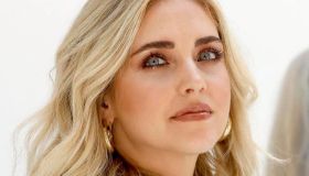 Chiara Ferragni cambia look su Instagram: mora e riccia per Fedez
