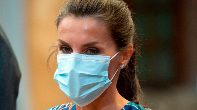 Letizia di Spagna si mette in ombra e sua figlia Leonor osa coi tacchi