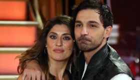 Ballando, Peron torna in pista e batte Rosalinda. Elisa e Raimondo rinunciano alla gara