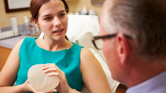 Tumore al seno, l’importanza della chirurgia plastica dopo un intervento