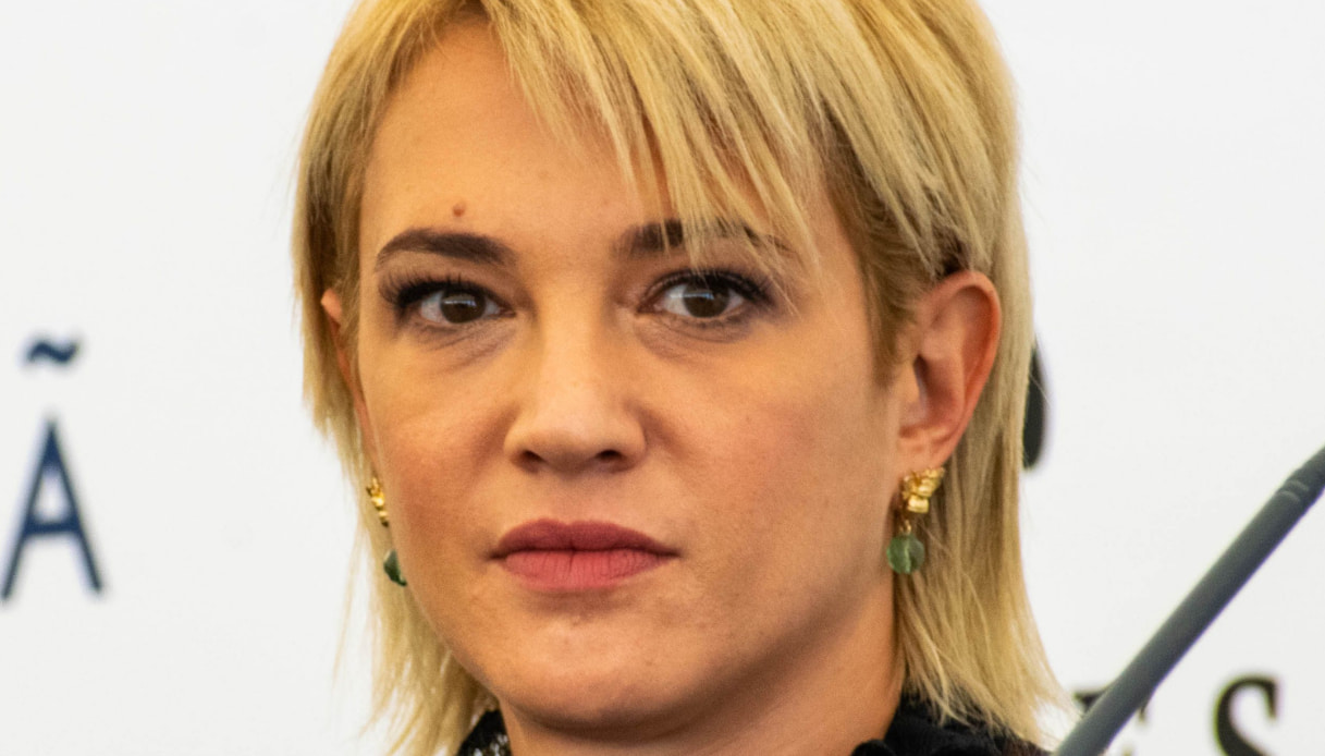 Il dolore di Asia Argento per la madre, Morgan non la lascia sola: “Piango con te”