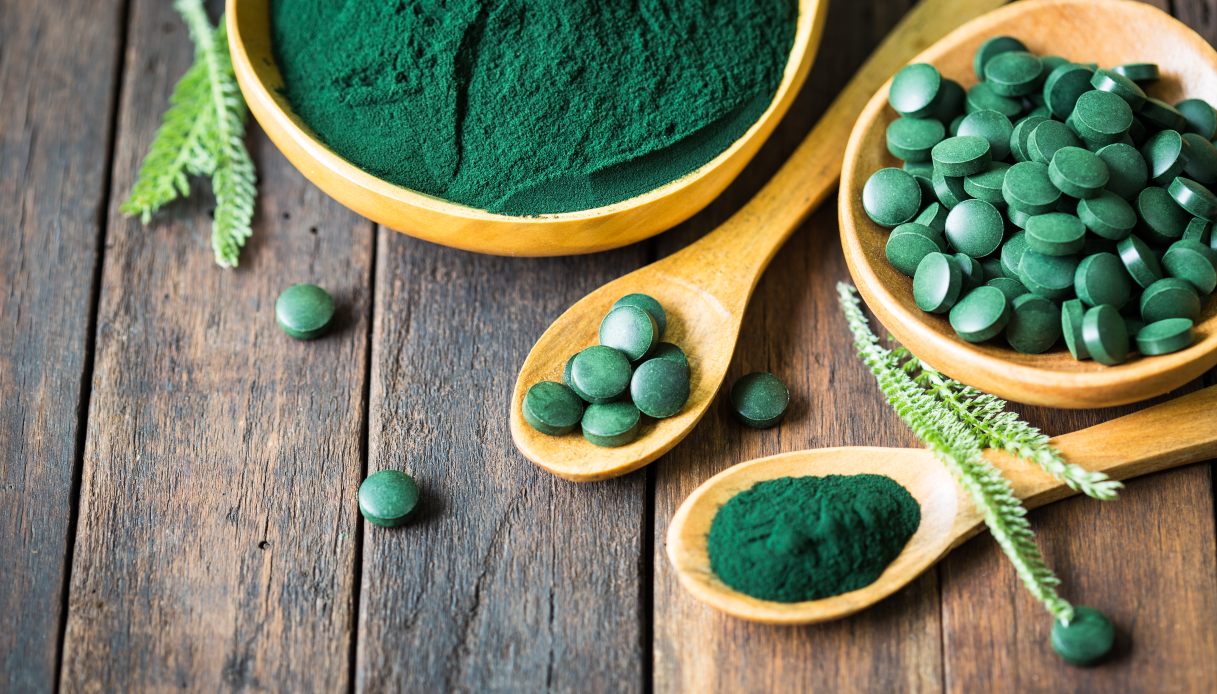 Integratori con spirulina: a cosa servono, benefici e controindicazioni