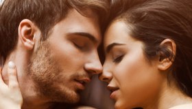 Se tu fossi qui non ti lascerei andare via, mai più