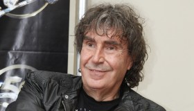 Funerali Stefano D’Orazio, l’ultimo saluto dei Pooh e il dolore della moglie Tiziana