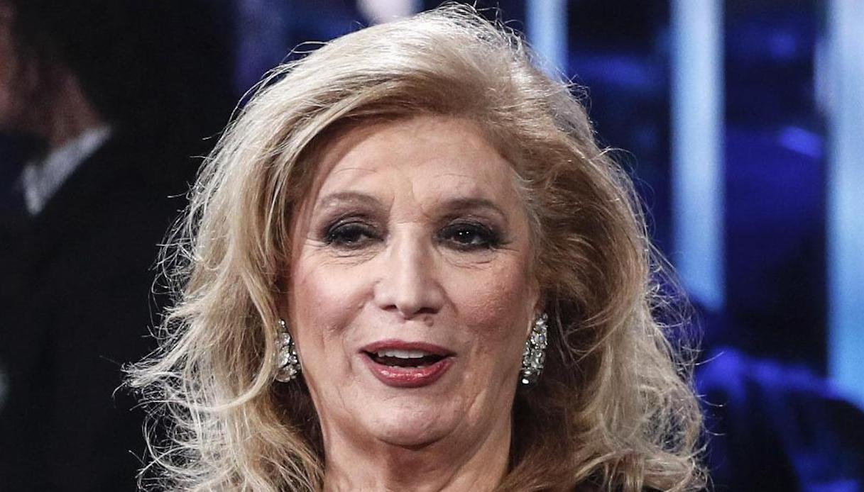 Iva Zanicchi lascia l’ospedale, la sua gioia su Instagram: “Finalmente torno a casa”