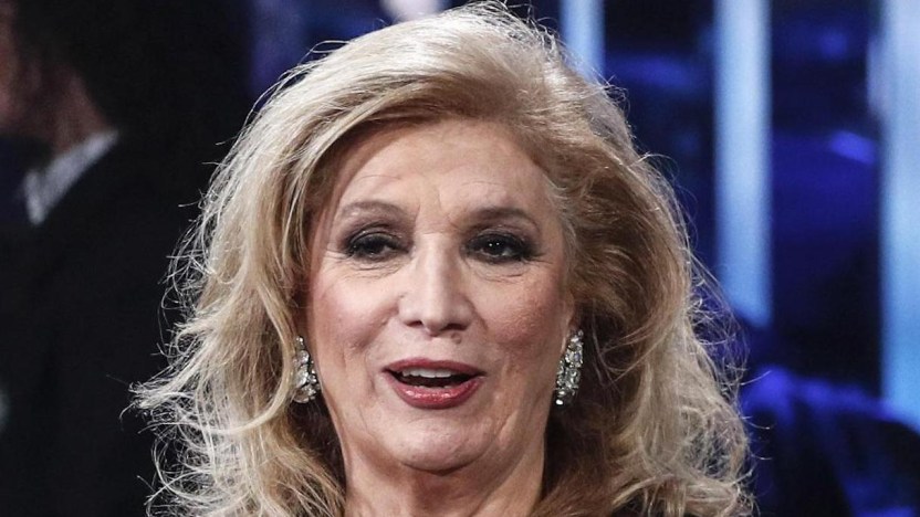 Iva Zanicchi lascia l’ospedale, la sua gioia su Instagram: “Finalmente torno a casa”