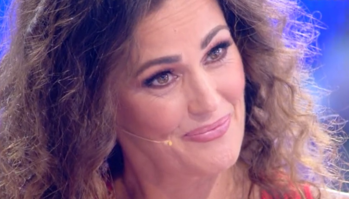 Domenica Live, i 50 anni di Samantha De Grenet: la malattia e l’amore per il marito
