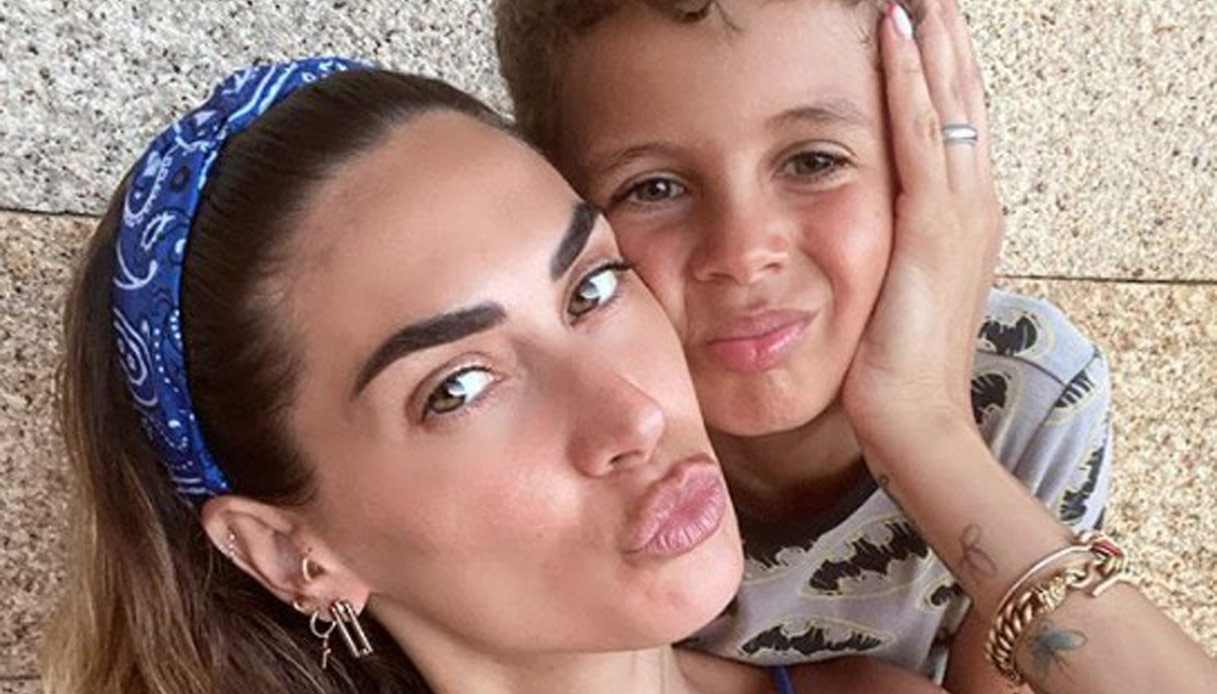 Melissa Satta e il figlio con il Covid: “Febbre alta e svenimenti, è stata dura”