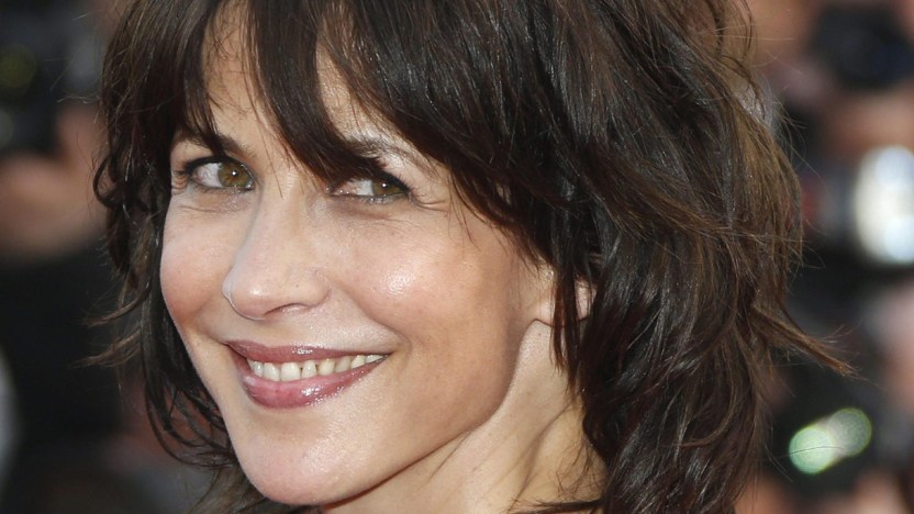 Sophie Marceau compie 54 anni: la bellezza senza tempo dell’icona del cinema francese