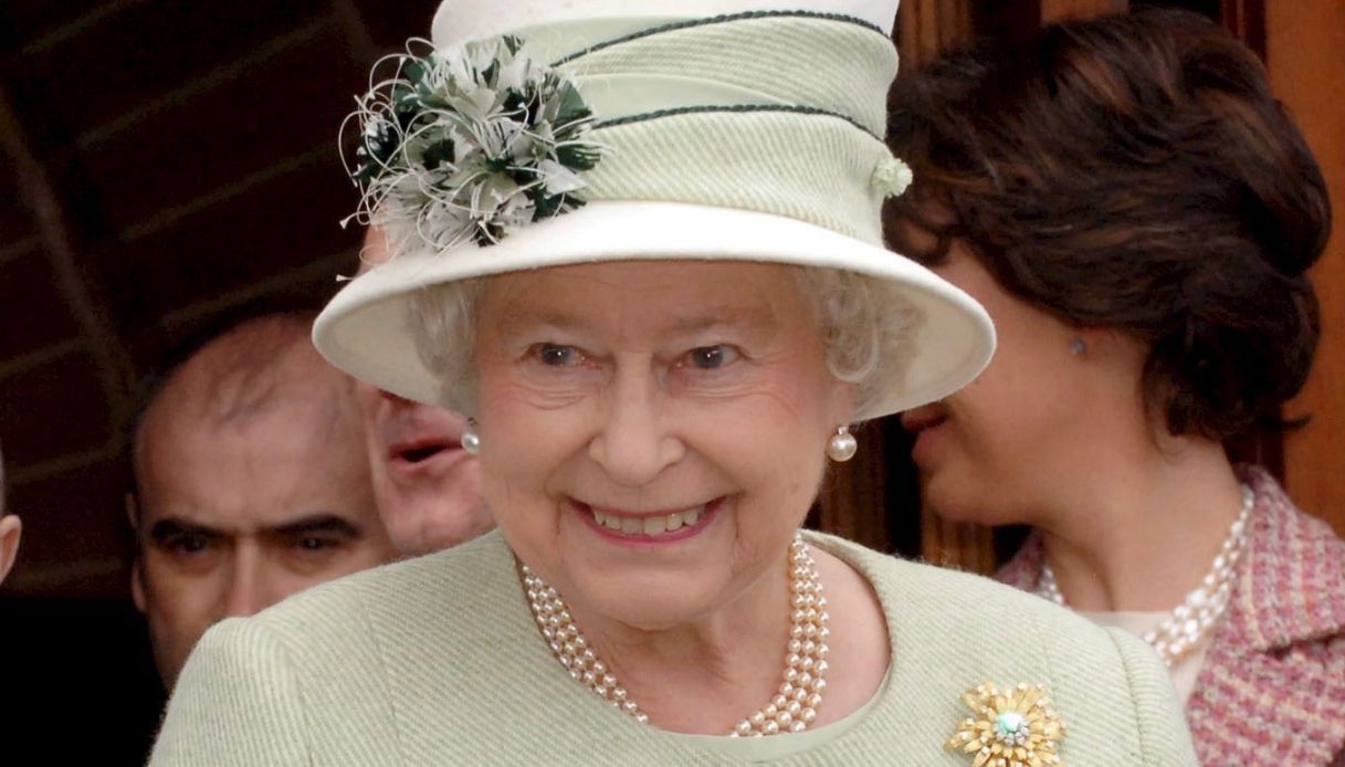 I regali più bizzarri e strani ricevuti dalla Regina Elisabetta a Natale