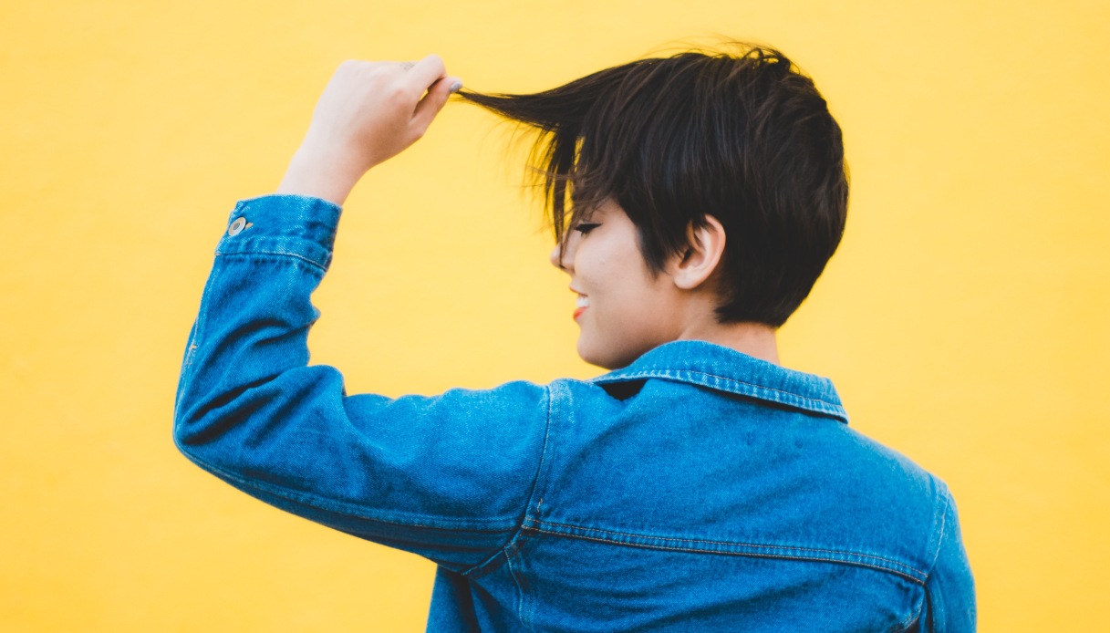 Tagliare i capelli a casa da sole: YES WE CAN! Ecco la guida