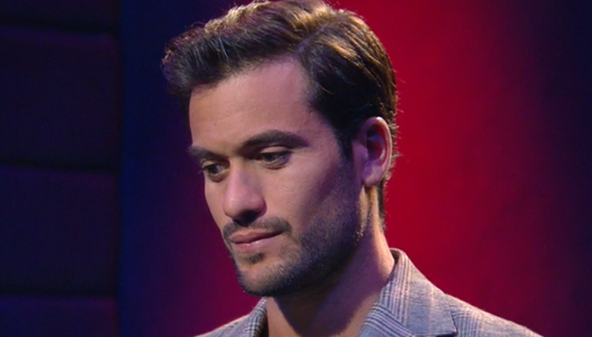 GF Vip, serata di emozioni: Arisa sorprende e Pretelli si commuove per Ariadna