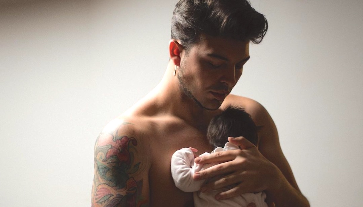 Stash, la prima foto con la figlia Grace: “Spero di essere sempre la tua certezza”