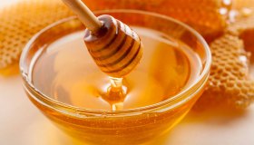 Miele: quale scegliere, proprietà e controindicazioni